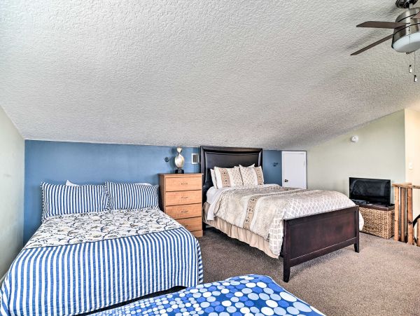 Sunny Indian Shores Condo Close to Beach