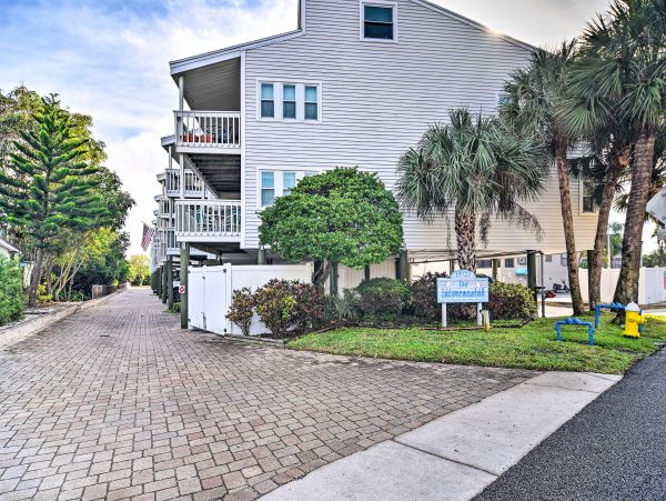 Sunny Indian Shores Condo Close to Beach