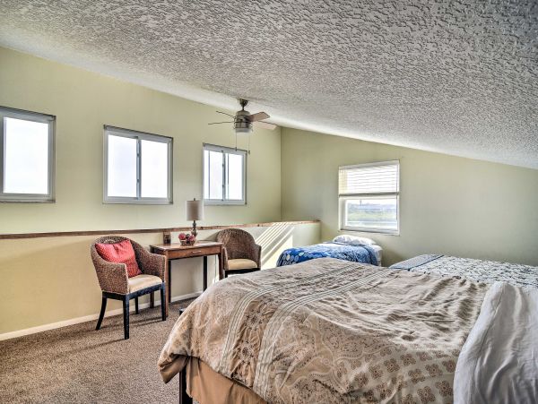 Sunny Indian Shores Condo Close to Beach