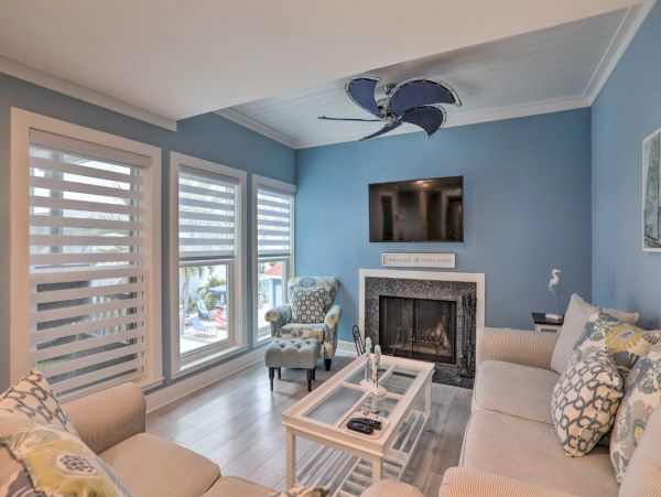 Charming 2 Bedroom Vacation Rental in Madeira Beach Sleeps 4
