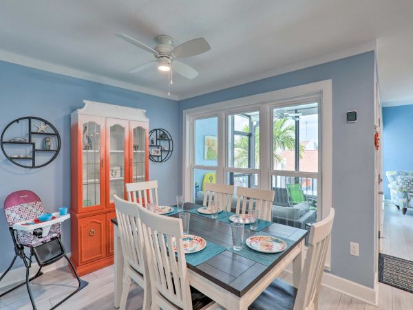 Charming 2 Bedroom Vacation Rental in Madeira Beach Sleeps 4