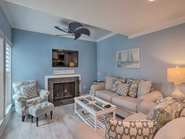 Charming 2 Bedroom Vacation Rental in Madeira Beach Sleeps 4