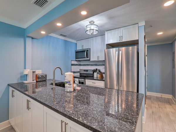 Charming 2 Bedroom Vacation Rental in Madeira Beach Sleeps 4