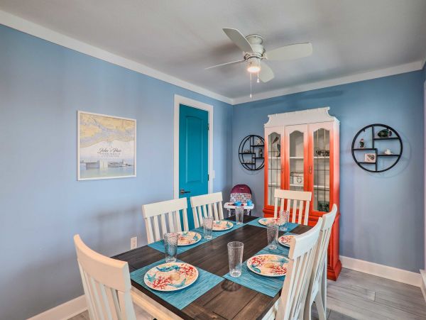 Charming 2 Bedroom Vacation Rental in Madeira Beach Sleeps 4