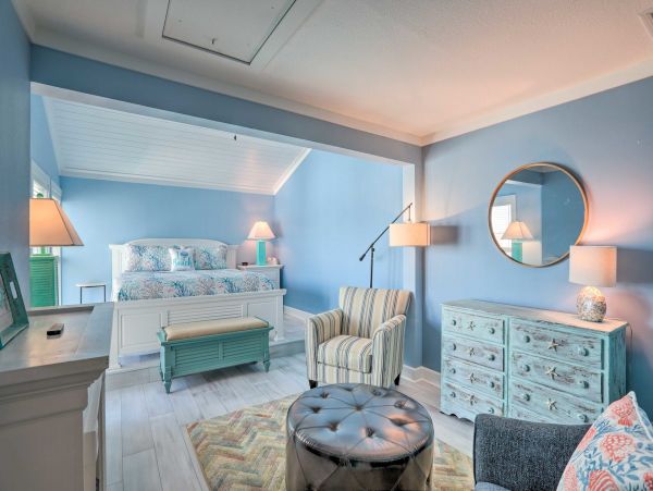 Charming 2 Bedroom Vacation Rental in Madeira Beach Sleeps 4
