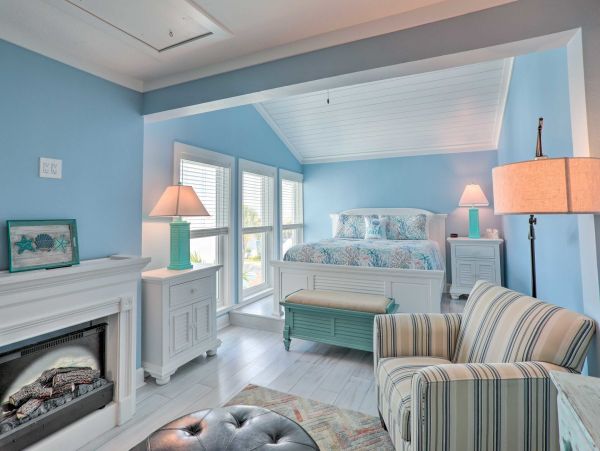 Charming 2 Bedroom Vacation Rental in Madeira Beach Sleeps 4