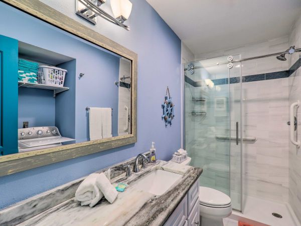 Charming 2 Bedroom Vacation Rental in Madeira Beach Sleeps 4