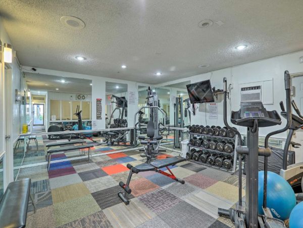 Charming 2 Bedroom Vacation Rental in Madeira Beach Sleeps 4