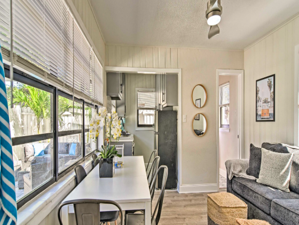 Two Bathroom, two bedroom Condo in Madeira Beach