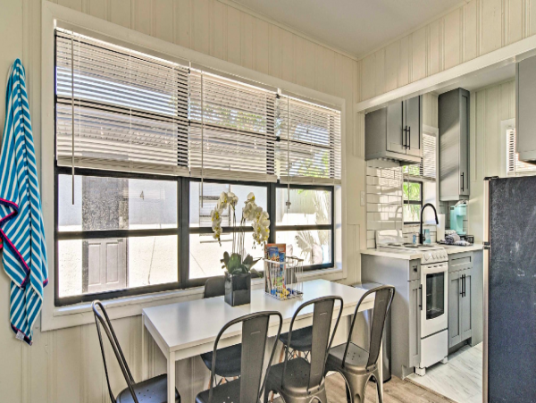 Two Bathroom, two bedroom Condo in Madeira Beach
