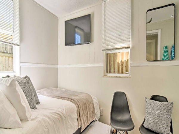 Two Bathroom, two bedroom Condo in Madeira Beach