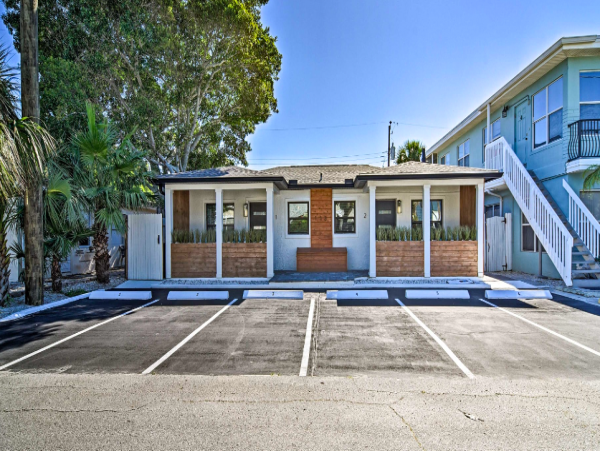 Two Bathroom, two bedroom Condo in Madeira Beach