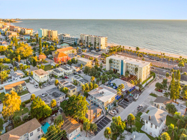 Two Bathroom, two bedroom Condo in Madeira Beach