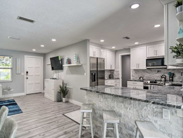 Largo Gorgeous Vacation Pool Home Sleeps 10 Guests