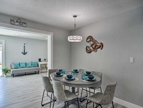 Largo Gorgeous Vacation Pool Home Sleeps 10 Guests