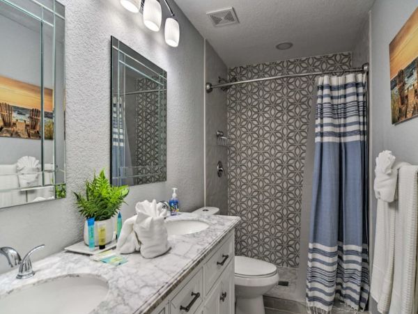 Largo Gorgeous Vacation Pool Home Sleeps 10 Guests