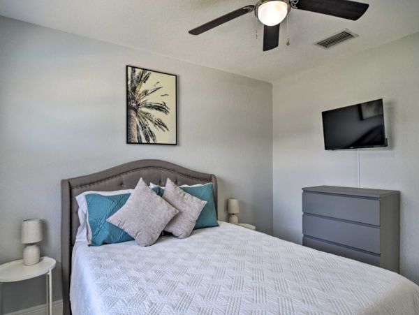 Largo Gorgeous Vacation Pool Home Sleeps 10 Guests