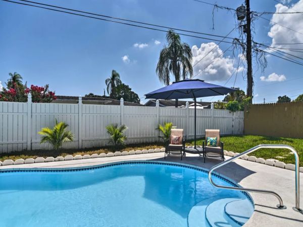 Largo Gorgeous Vacation Pool Home Sleeps 10 Guests