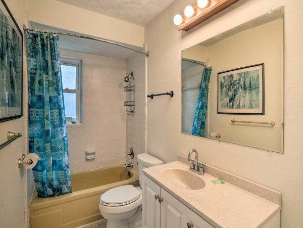Three Bedroom Walk to Beach Vacation Rental in Largo