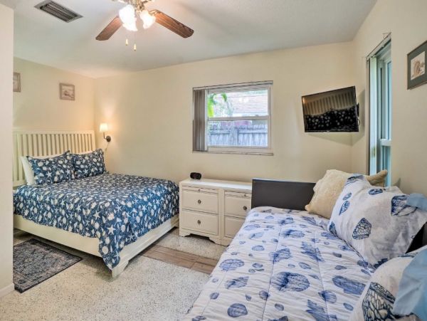 Three Bedroom Walk to Beach Vacation Rental in Largo