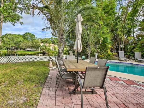 Three Bedroom Walk to Beach Vacation Rental in Largo