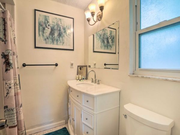 Three Bedroom Walk to Beach Vacation Rental in Largo