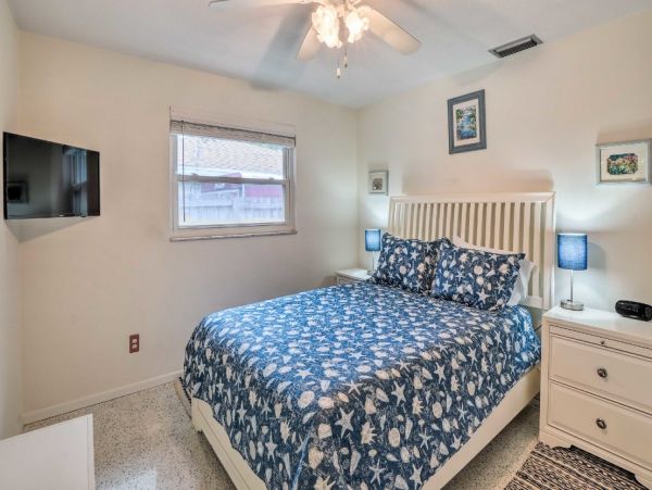 Three Bedroom Walk to Beach Vacation Rental in Largo