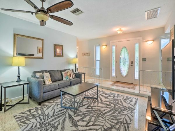 Three Bedroom Walk to Beach Vacation Rental in Largo