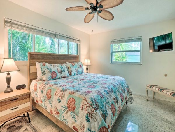 Three Bedroom Walk to Beach Vacation Rental in Largo