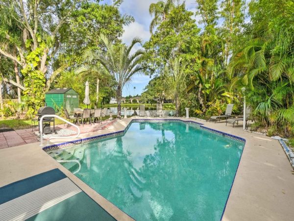 Three Bedroom Walk to Beach Vacation Rental in Largo