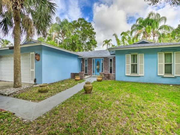 Three Bedroom Walk to Beach Vacation Rental in Largo