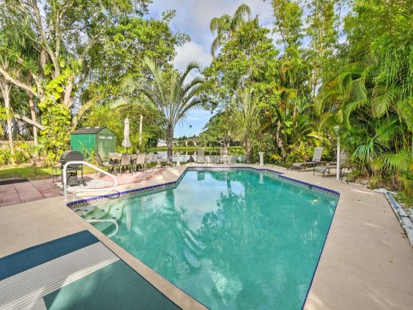 Three Bedroom Walk to Beach Vacation Rental in Largo