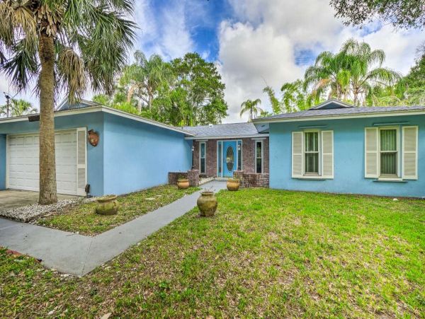 Three Bedroom Walk to Beach Vacation Rental in Largo