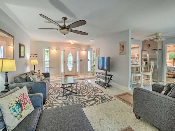 Three Bedroom Walk to Beach Vacation Rental in Largo