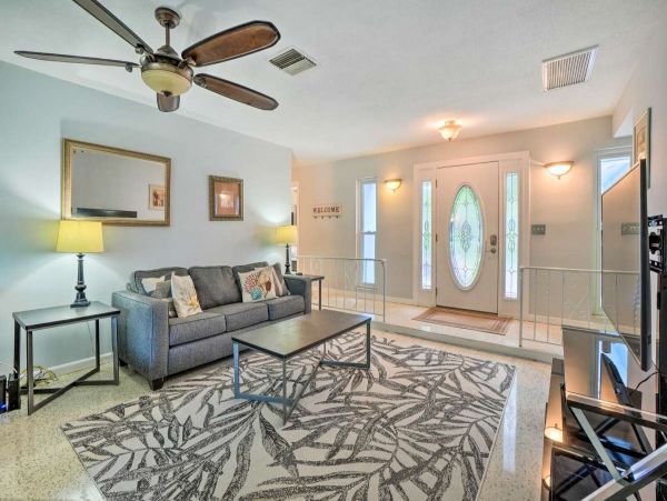 Three Bedroom Walk to Beach Vacation Rental in Largo