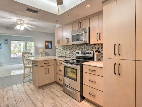 Three Bedroom Walk to Beach Vacation Rental in Largo