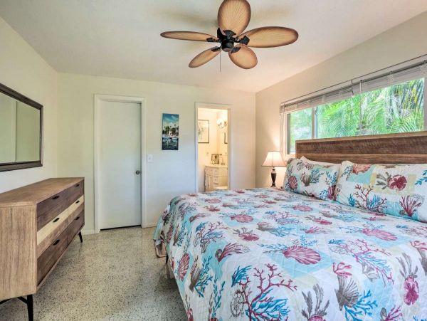 Three Bedroom Walk to Beach Vacation Rental in Largo