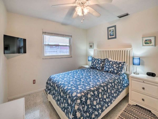 Three Bedroom Walk to Beach Vacation Rental in Largo