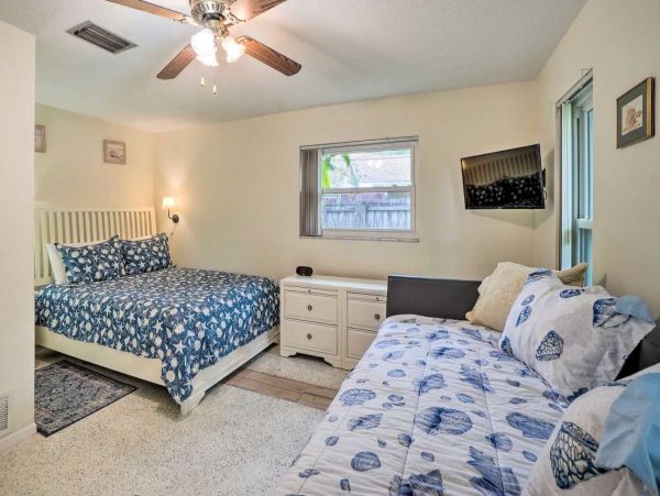 Three Bedroom Walk to Beach Vacation Rental in Largo