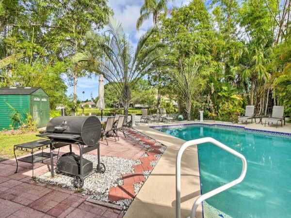 Three Bedroom Walk to Beach Vacation Rental in Largo