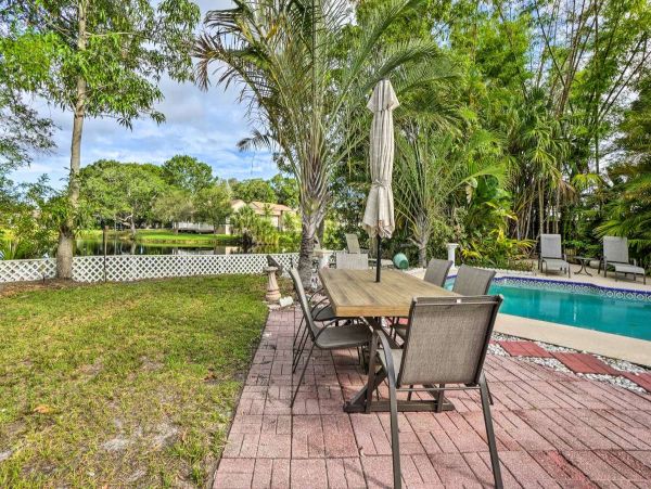 Three Bedroom Walk to Beach Vacation Rental in Largo