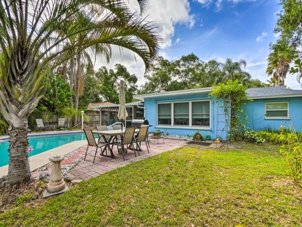 Three Bedroom Walk to Beach Vacation Rental in Largo