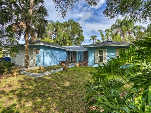Three Bedroom Walk to Beach Vacation Rental in Largo