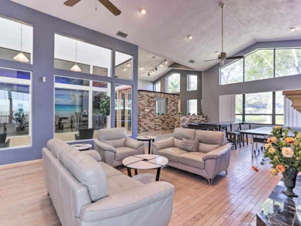 Indian Rocks 4,000 Sq ft of Luxury Living Space
