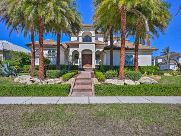 Gorgeous 3 Bedroom Vacation Home with Private Pool & Hot Tub