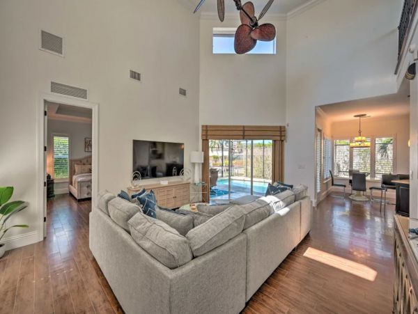 Gorgeous 3 Bedroom Vacation Home with Private Pool & Hot Tub