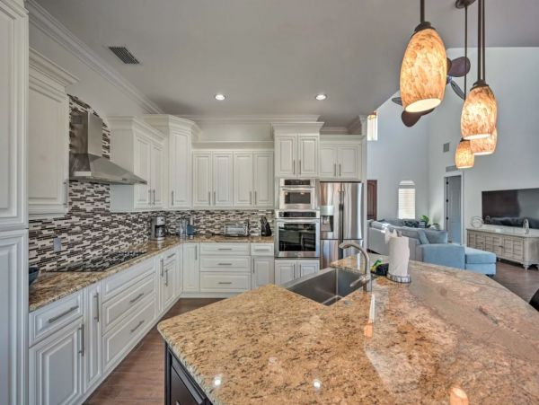 Gorgeous 3 Bedroom Vacation Home with Private Pool & Hot Tub