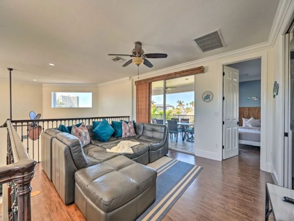Gorgeous 3 Bedroom Vacation Home with Private Pool & Hot Tub