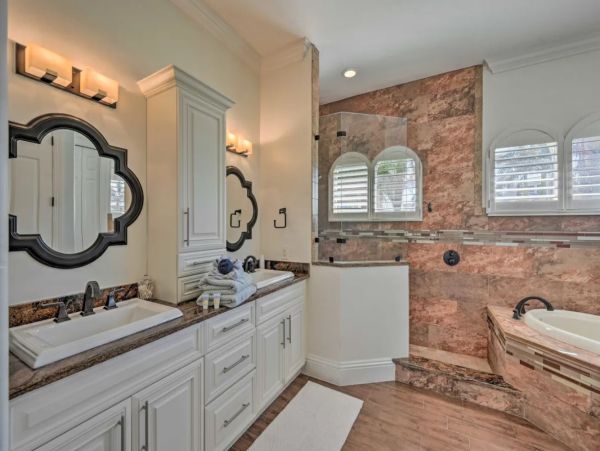 Gorgeous 3 Bedroom Vacation Home with Private Pool & Hot Tub