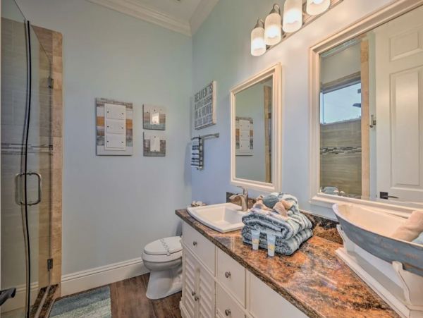 Gorgeous 3 Bedroom Vacation Home with Private Pool & Hot Tub